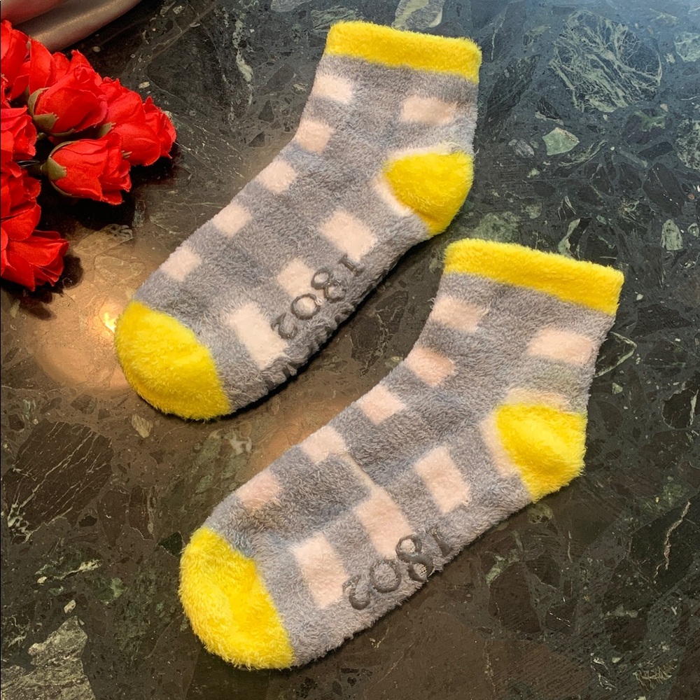 🌹Beekman 1802 Limited Edition Fuzzy Socks - Soft & Cozy Moisture Lock Socks •